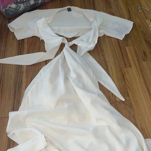 Cut out white dress tie in front